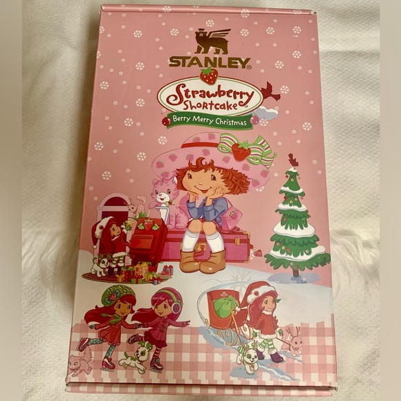 Stanley Strawberry Shortcake Berry Merry Christmas Limited Edition New  40 OZ - Picture 3 of 16